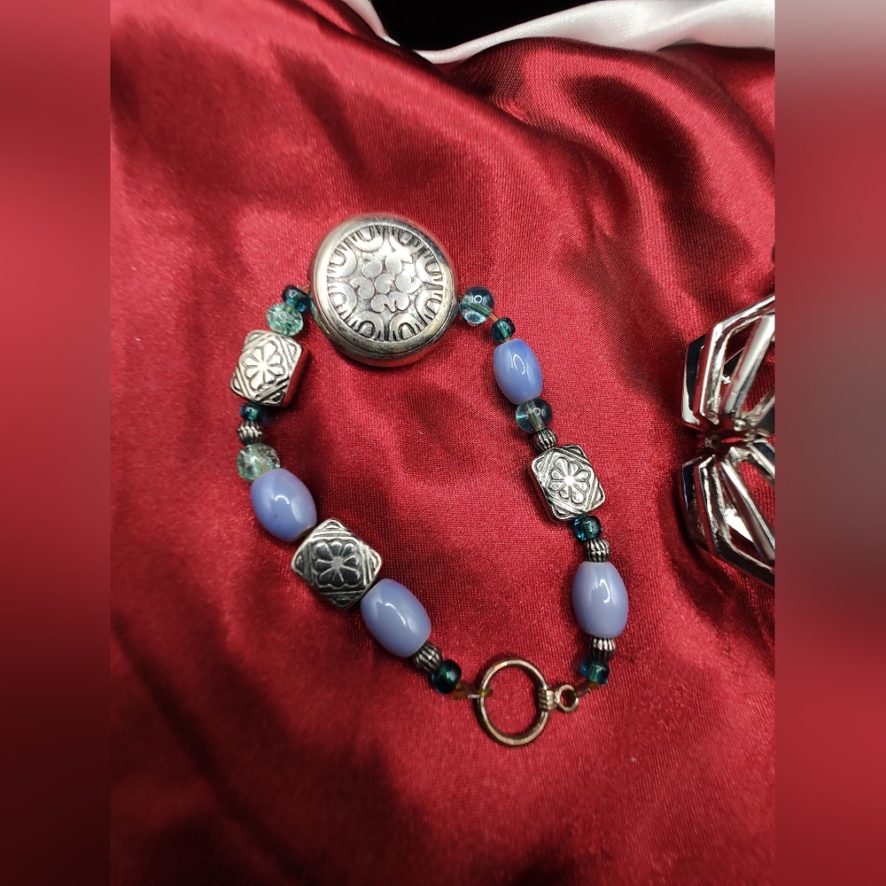 Two Beautiful Stretch Bracelets One Is New With Tag Coco Lane - Picture 4 of 5